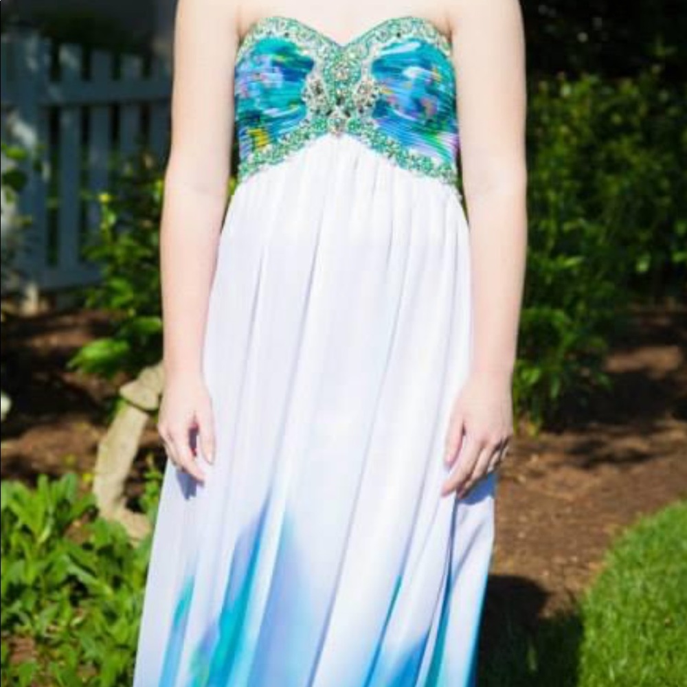 Formal gown, worn once! Size 0. great condition!